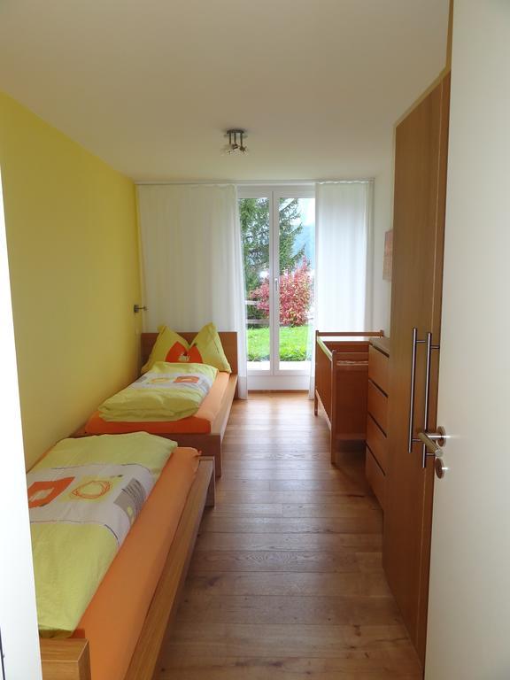Ferienwohnung Chasa Felix Scuol Zimmer foto